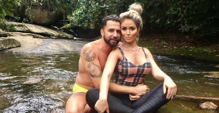 Latino tem primeira vez em cachoeira com sua namorada