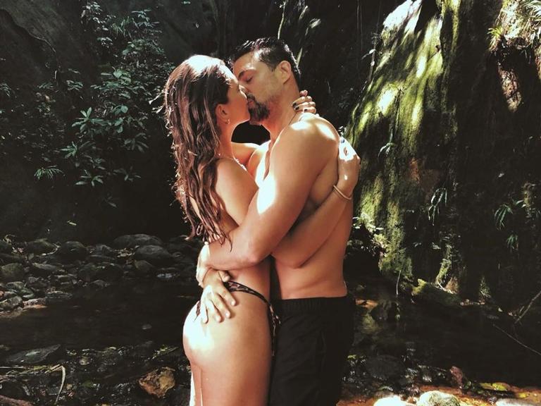 Mariana Goldfarb posta clique beijando Cauã Reymond