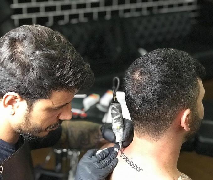 Gusttavo Lima faz nova tatuagem e surpreende os fãs 