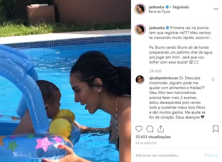 Jade Seba mostra a primeira vez do filho na piscina
