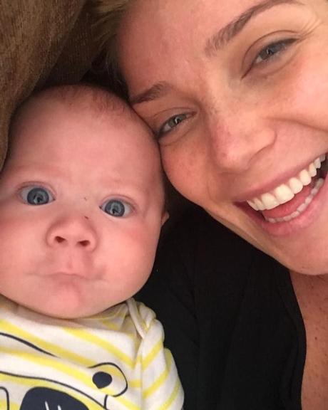 Luiza Possi explode fofurômetro com selfie ao lado do filho