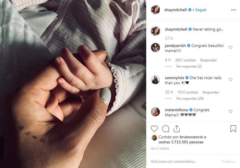 Shay Mitchell anuncia o nascimento de sua primeira filha