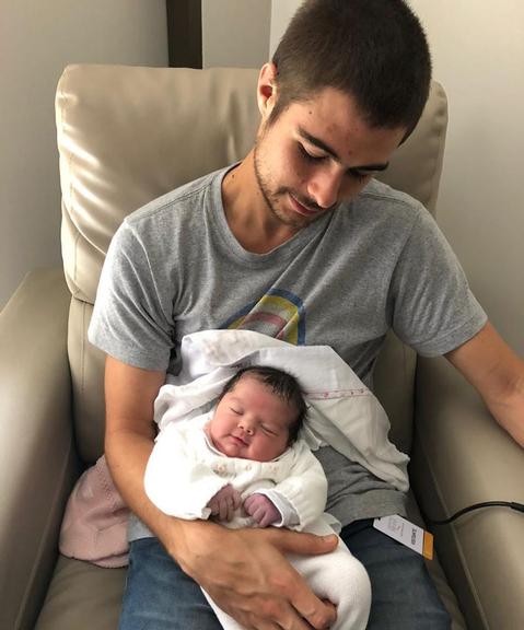 Rafa Vitti mostra o rostinho de sua filha com Tatá Werneck