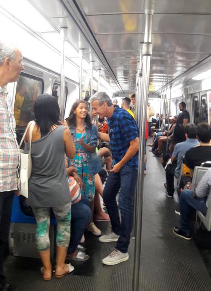 Alexandre Borges no metrô do Rio de Janeiro