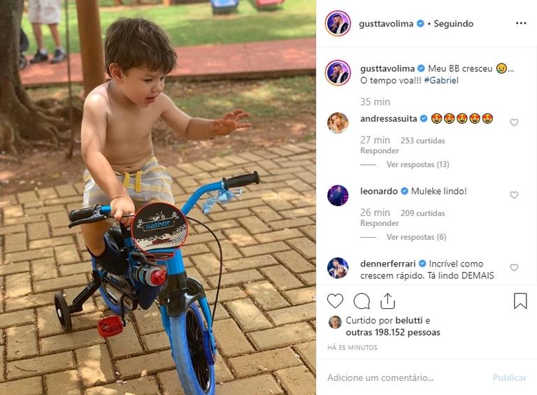 Gusttavo Lima mostra Gabriel em bike e encanta os seguidores