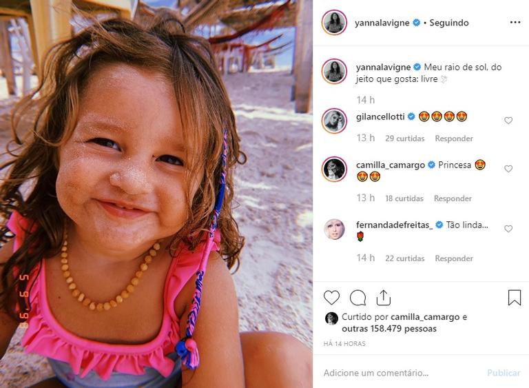 Yanna Lavigne encanta seguidores com foto de Mada na praia