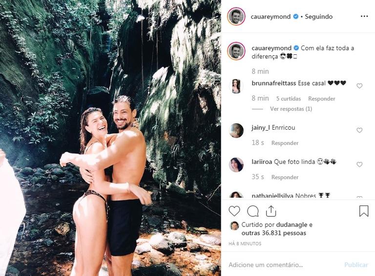 Cauã Reymond e Mariana Goldfarb surgem em foto em cachoeira