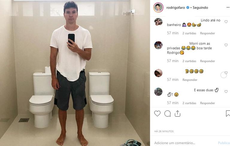 Rodrigo Faro no banheiro de sua mansão