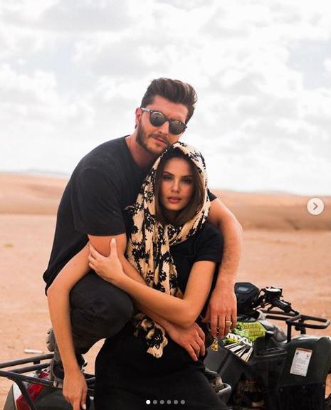 Casal Camila e Klebber posta foto em deserto