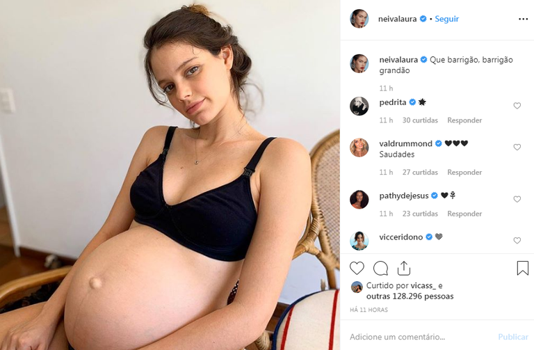 Laura Neiva posta foto do barrigão de grávida na web