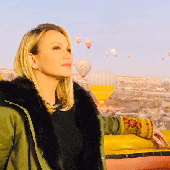 Eliana publica foto na Capadócia, em passeio de balão