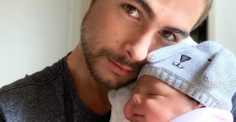 Pai de primeira viagem, Rafael Vitti emociona com post sobre paternidade
