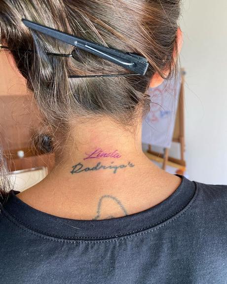 Adriana Sant'Anna mostra tatuagem em homenagem à filha caçula