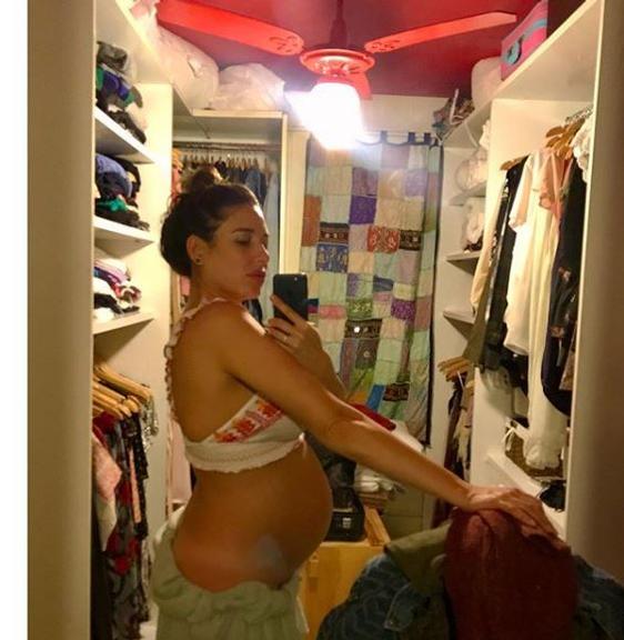 Giselle Itié mostra barrigão de grávida e encanta a web
