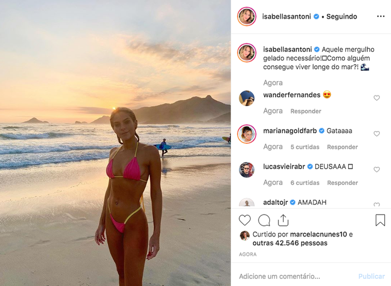 Isabella Santoni exibe curvas na praia
