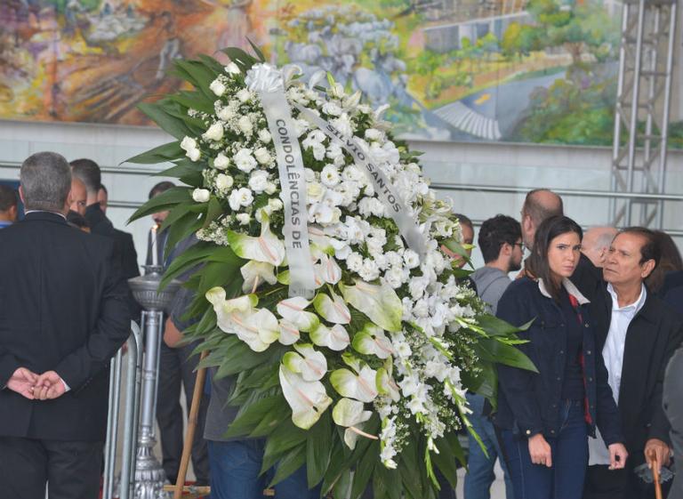 Coroa de Flores Silvio Santos para Gugu Liberato