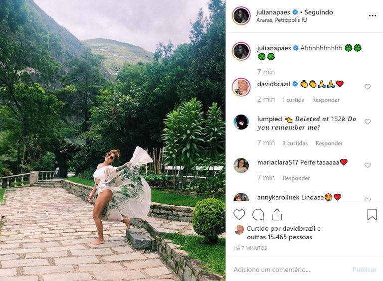 Juliana Paes aparece de maiô e seu corpo impressiona os fãs