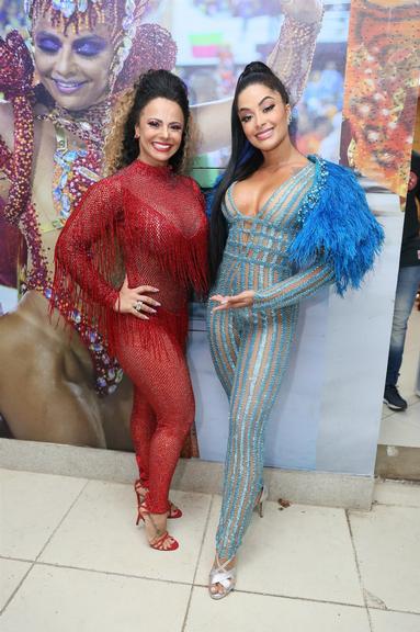 Viviane Araújo e Aline Riscado em evento de samba