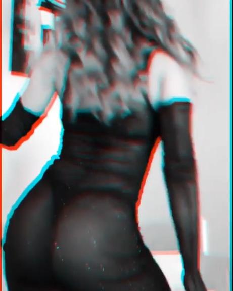 Anitta rebolando de vestido transparente