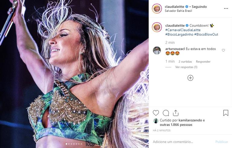 Claudia Leitte anima fãs com cliques de Carnavais passados