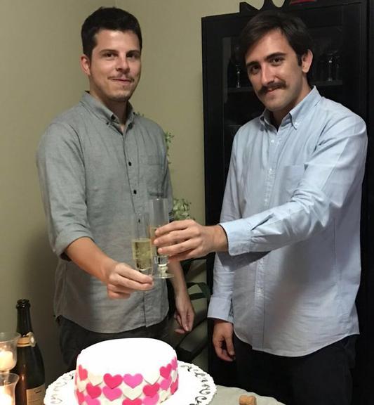 Pedro Henrique Müller comemora 2 anos de casamento com o marido