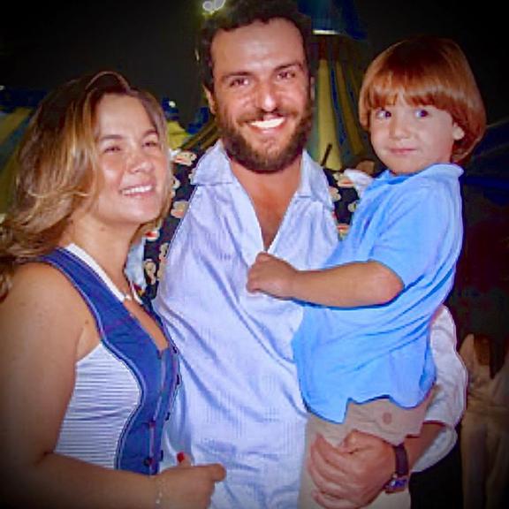 Rodrigo Lombardi compartilha clique raro com o filho e a esposa