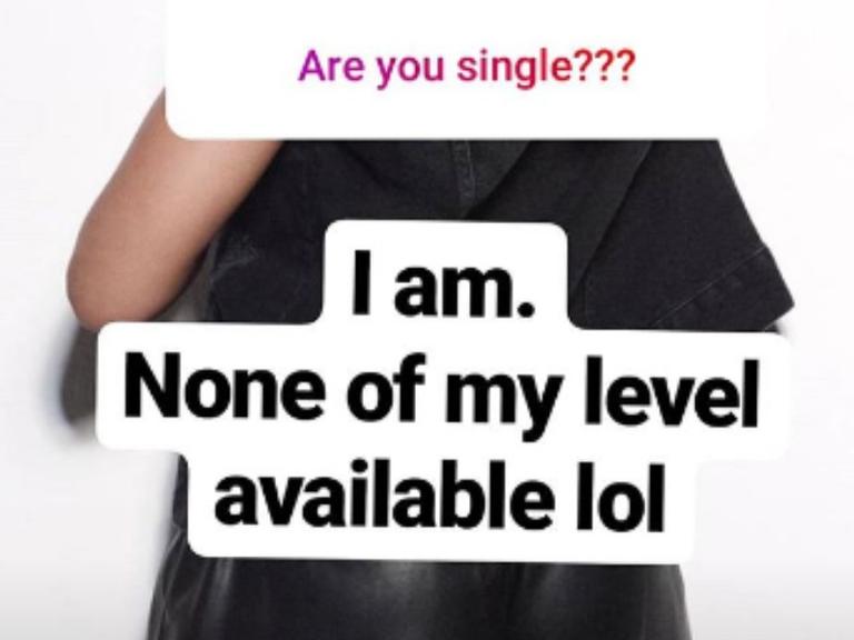 Anitta afirma que está solteira : ''Ninguém do meu nível''