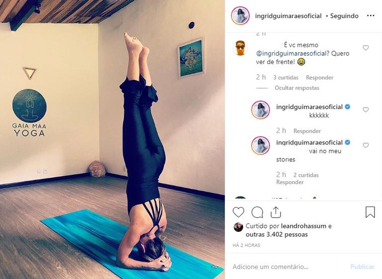 Ingrid Guimarães fazendo Yoga