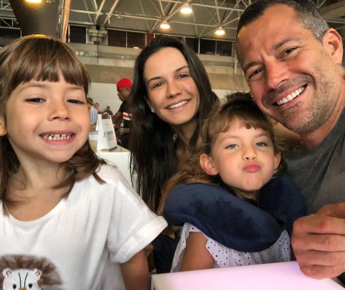 Malvino Salvador viaja com a família após fim da novela 