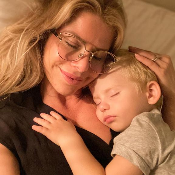 Karina Bacchi explode o fofurômetro ao compartilhar um clique do filho dormindo nas redes
