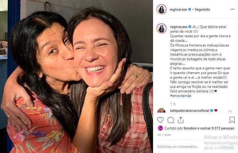 Regina Casé parabeniza a colega de elenco Adriana Esteves