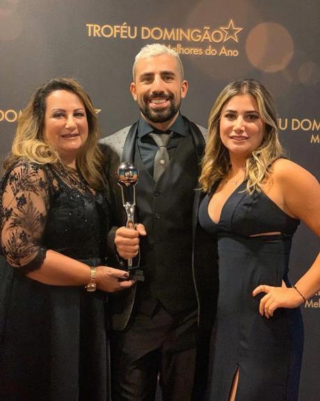 Kaysar Dadour dedica prêmio à mãe e encanta a web