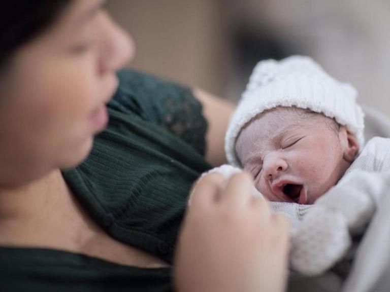 Marilia Mendonça compartilha clique de seu filho recém-nascido desejando um bom dia para seus seguidores