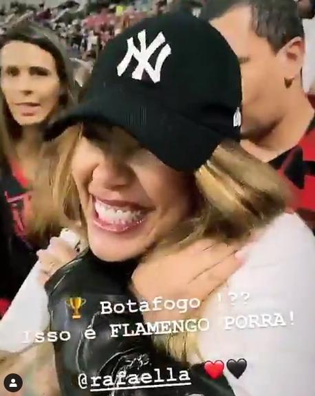 Rafaella Santos, namorada de Gabigol, é flagrada comemorando vitória do Flamengo