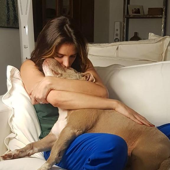 Rafa Brites posa com seu cachorrinho e emociona fãs