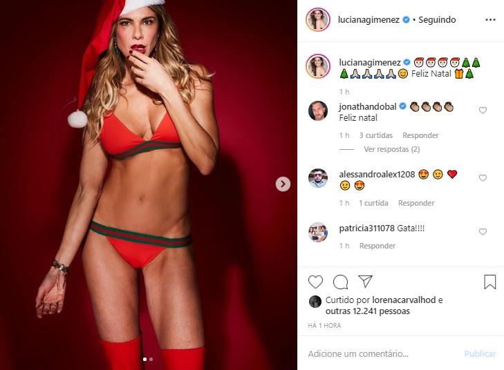 Luciana Gimenez posa de Mamãe Noel usando lingerie vermelha