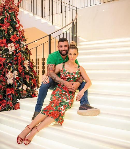Gusttavo Lima e Andressa Suita combinam look de Natal com os filhos