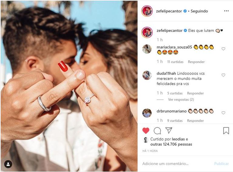 O cantor usou suas redes para anunciar o noivado com a bailarina do Domingão do Faustão, Isabella Arantes 