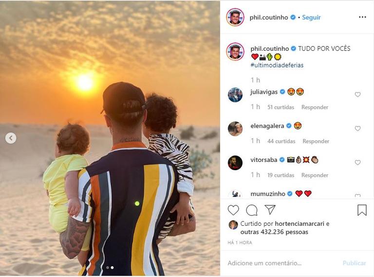 O jogador de futebol compartilhou em suas redes sociais fotos ao lado da mulher e das filhas 
