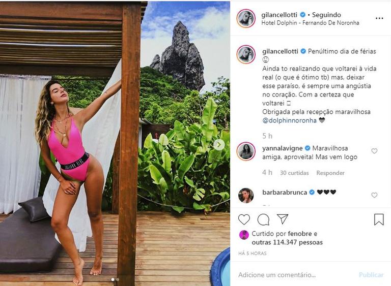 A atriz está se despedindo das férias e decidiu postar mais algumas fotos de sua viagem para Fernando de Noronha 