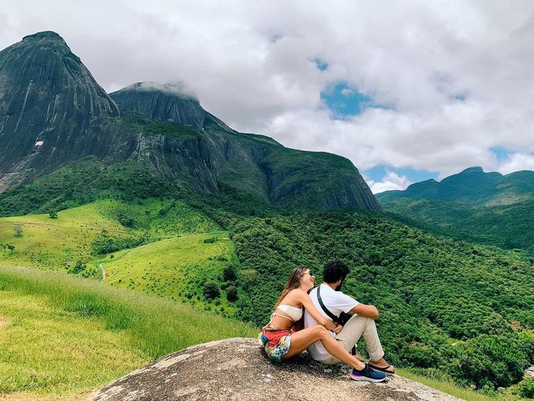 Thaila Ayala e Renato Goés surgem em paisagem paradisíaca e encantam fãs