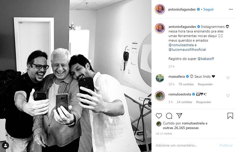 Os atores posaram juntos para uma publicação para a conta do Instagram de Fagundes, que foi criada recentemente