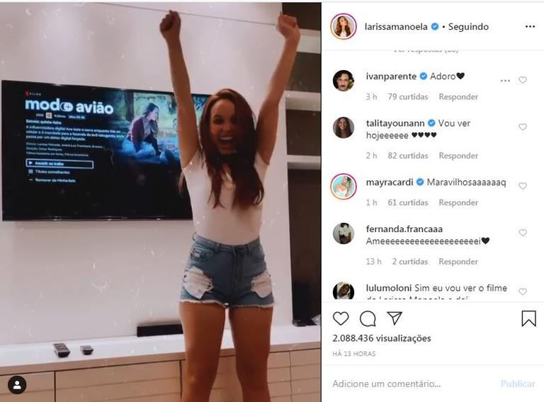 A atriz compartilhou um vídeo onde aparece pulando ao saber que seu novo filme estava disponível no catalogo da Netflix