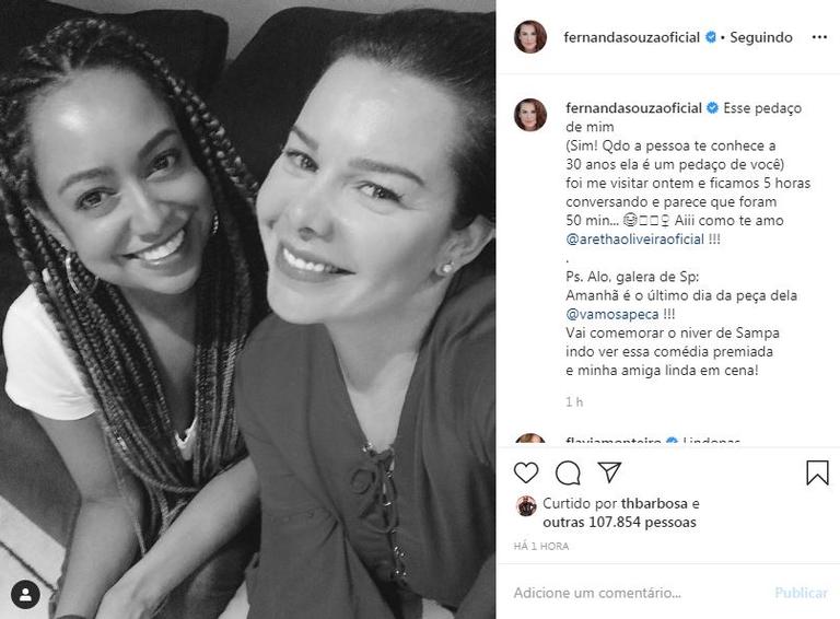 A atriz compartilhou um clique ao lado da amiga e recebeu elogios de fãs 