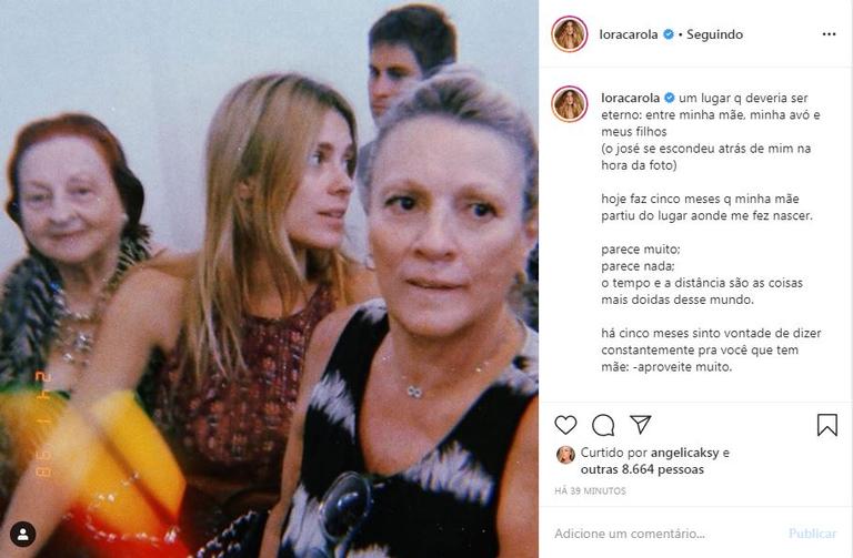 A atriz se emocionou ao falar da mãe que faleceu há 5 meses ao postar um clique ao lado da família 