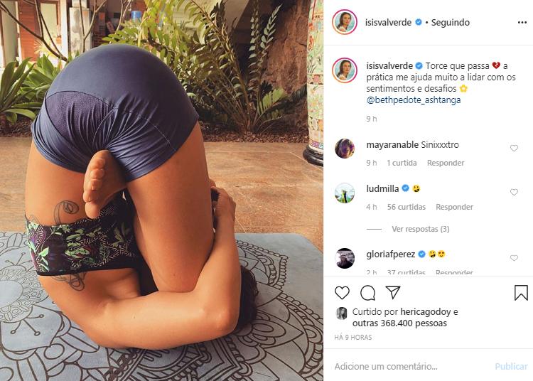 Isis Valverde surpreende com posição de ioga