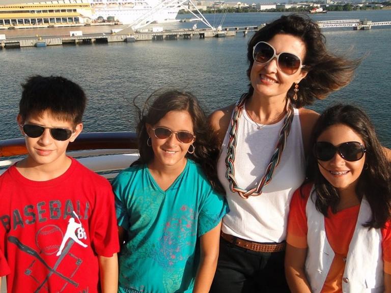 Fátima Bernardes compartilha clique fofo de seus filhos ainda pequenos