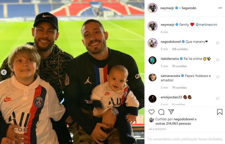 Neymar Jr e Vinicius Martinez curtem dia com seus filhos