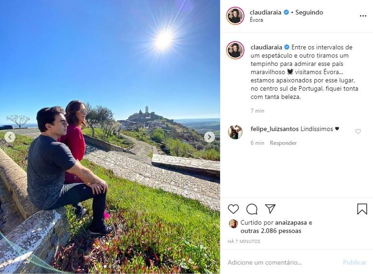 Claudia Raia e marido curtem dia em cidadezinha de Portugal
