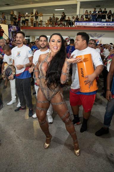 Gracyanne Barbosa em ensaio para o Carnaval